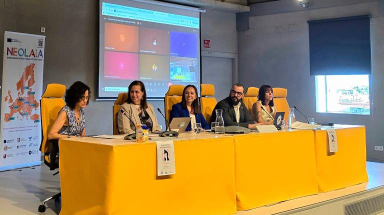 <i>Encuentro internacional entre académicos en la Antigua Escuela de Magisterio. / Universidad de Jaén. </i>