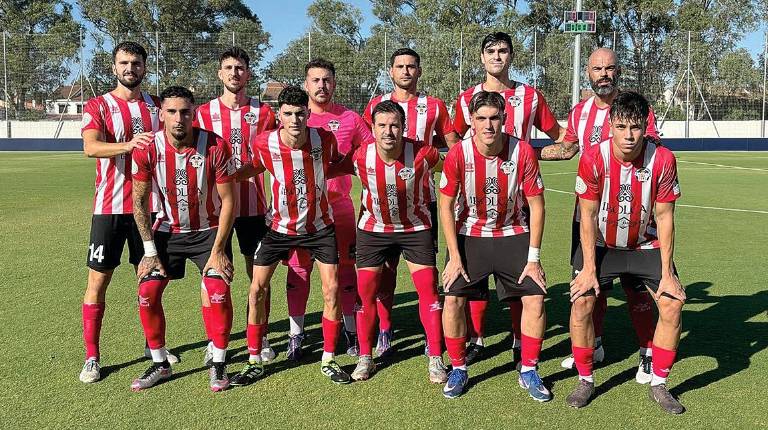 <i>Imagen del once inicial del Atlético Porcuna. </i>