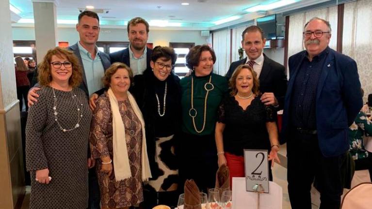 La familia de Aprompsi estrecha lazos con una comida colectiva