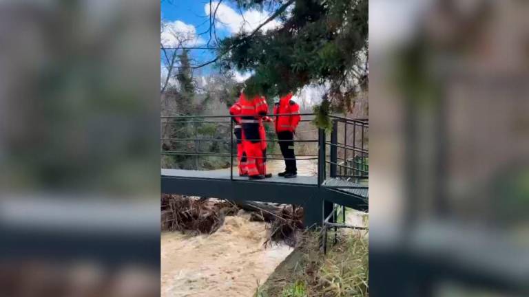 Retiran el tapón del río Jaén en Puente Jontoya