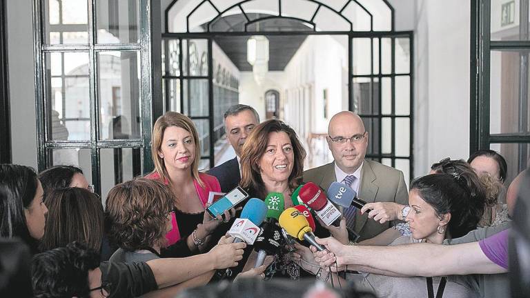 El veto de Cs a gobiernos con Vox le aproxima al PSOE en la capital