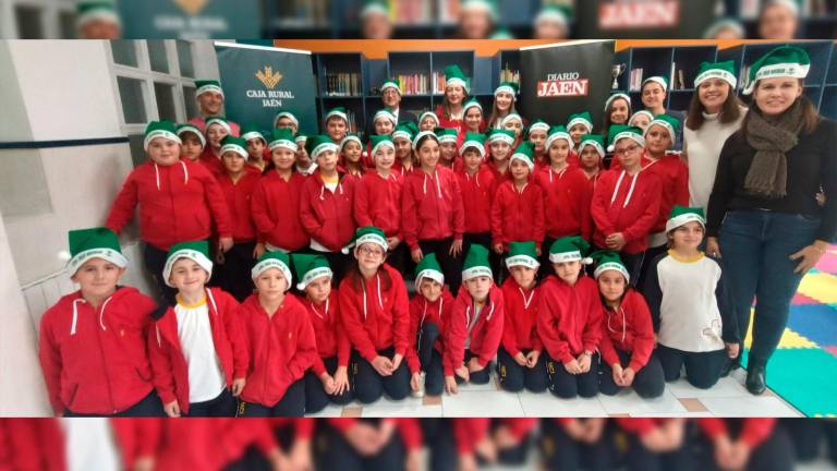 Diario JAÉN y Caja Rural reparten ilusión con el Gorro de Navidad