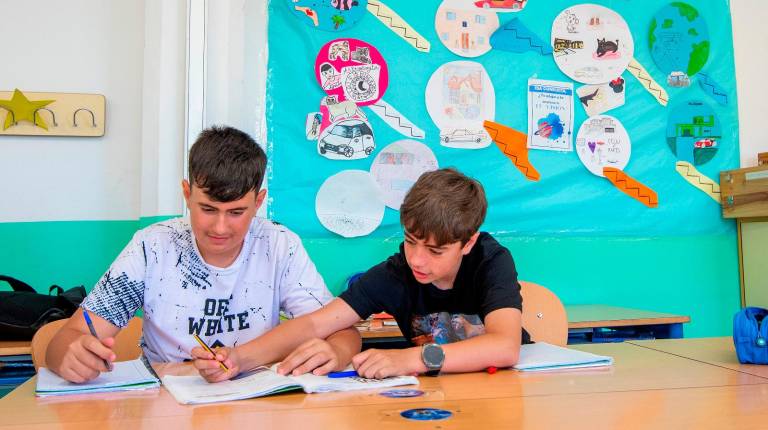 <i>El alumnado conmemora el Día Mundial del Medio Ambiente. / Junta de Andalucía.</i>