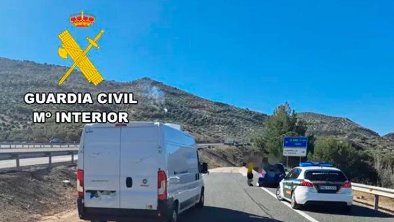 Roba una furgoneta en Jaén con medicamentos de gran valor, pero le atrapa la Guardia Civil
