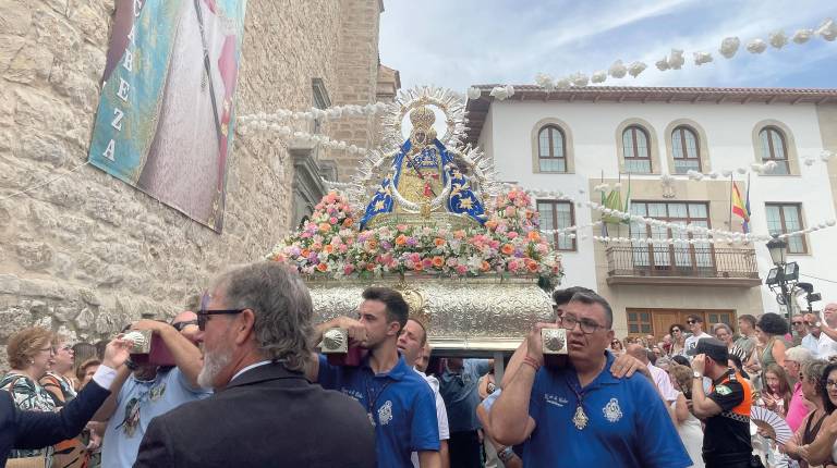 <i>La Virgen de la Cabeza, en procesión por Torredelcampo. / Ana Lechuga / Diario JAÉN. </i>