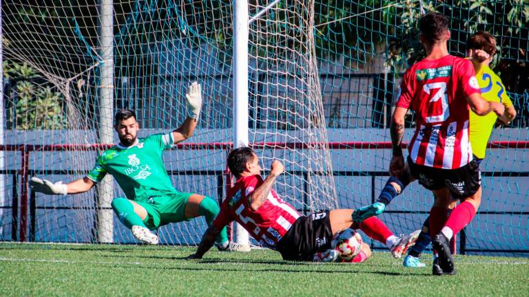 El Atlético Porcuna sufre ante el Marbellí (2-0) su segunda derrota consecutiva