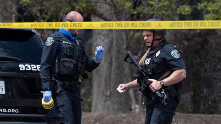 Mueren tres personas en Austin tras un tiroteo en el aparcamiento de un centro comercial