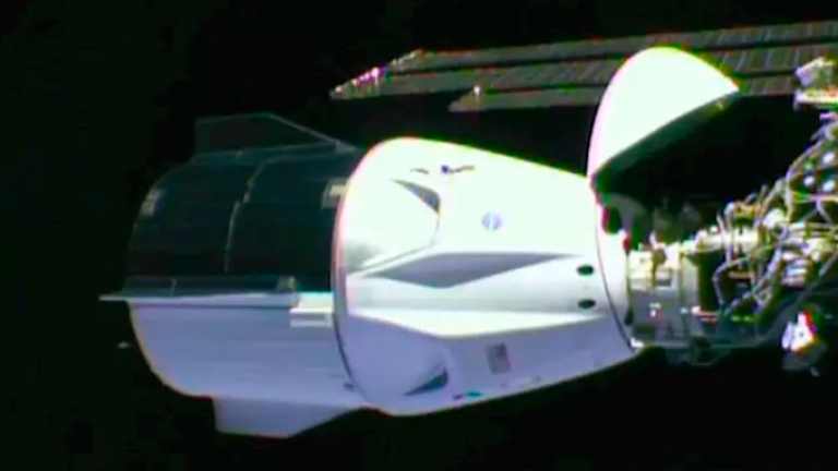 La tripulación de SpaceX vuelve a la Tierra tras terminar una misión histórica