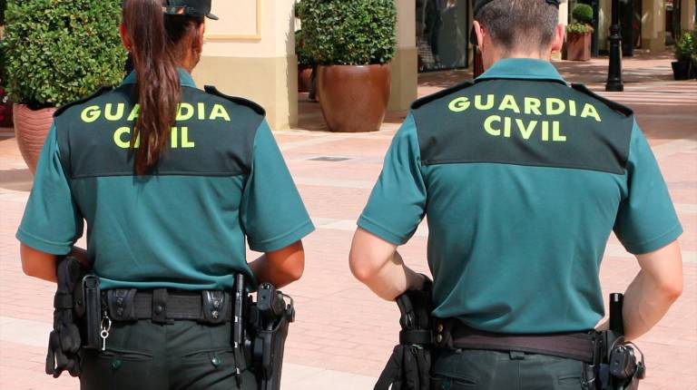 <i>Dos miembros de la Guardia Civil. / Guardia Civil. </i>