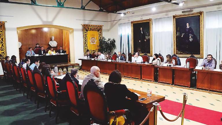 El tren y las cuentas salen a debate en el pleno de Linares