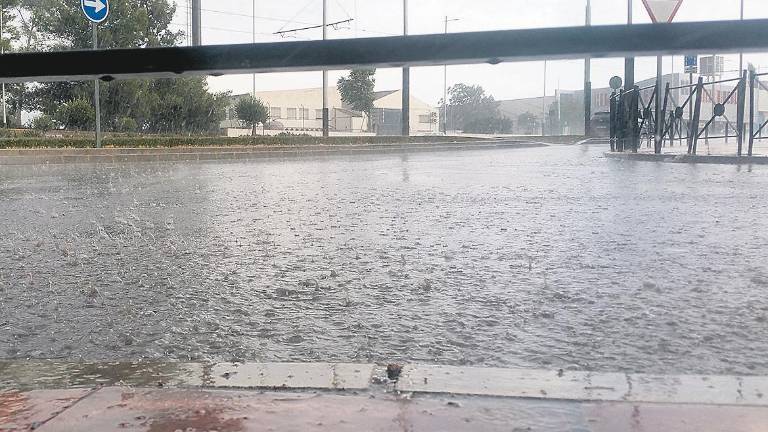 Las tormentas sorprenden, pero casi no mojan la tierra