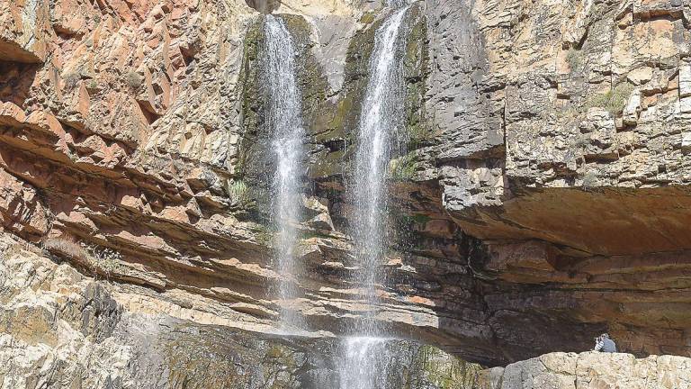 Rescate de un joven que saltó en la cascada de La Cimbarra