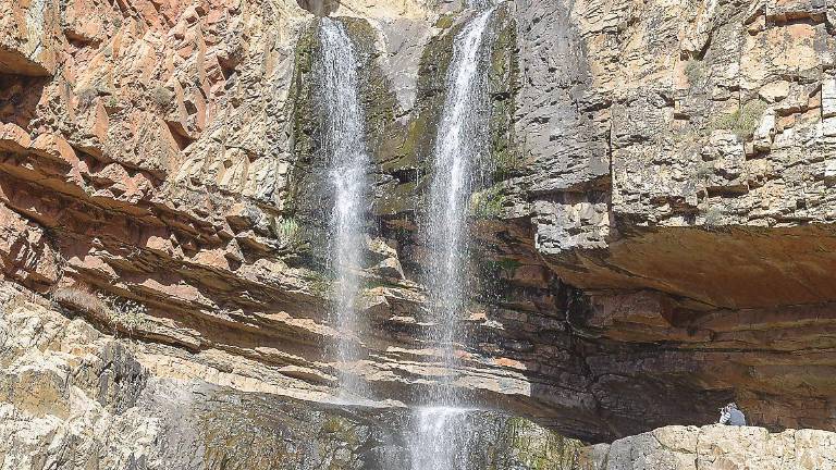 Rescate de un joven que saltó en la cascada de La Cimbarra