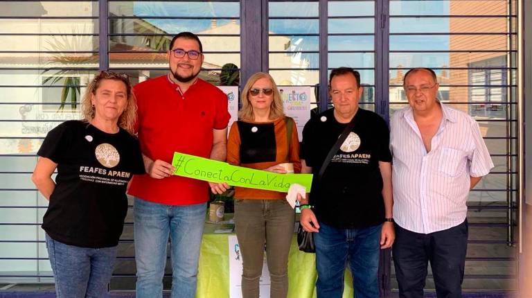 <span class=mln_uppercase_mln>Acuerdo.</span><i> El concejal, Francisco Miranda, junto a representantes y usuarios de Feafes-Apaem.</i>