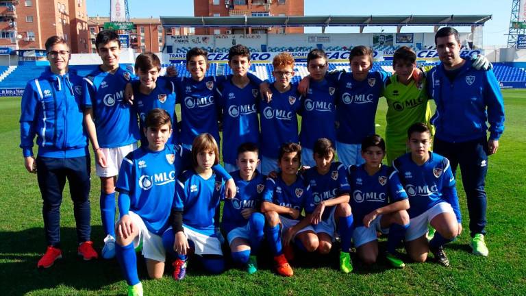 El Linares Deportivo exhibe el músculo de la cantera azulilla