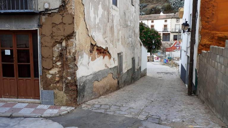 Un marteño exige medidas para evitar que su casa se derrumbe