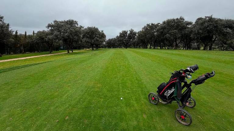 <i>Imagen del hoyo 5 del campo de golf de La Garza, en el mes de febrero, antes de que comenzaran las obras. / Francisco J. Marín / Diario JAÉN. </i>