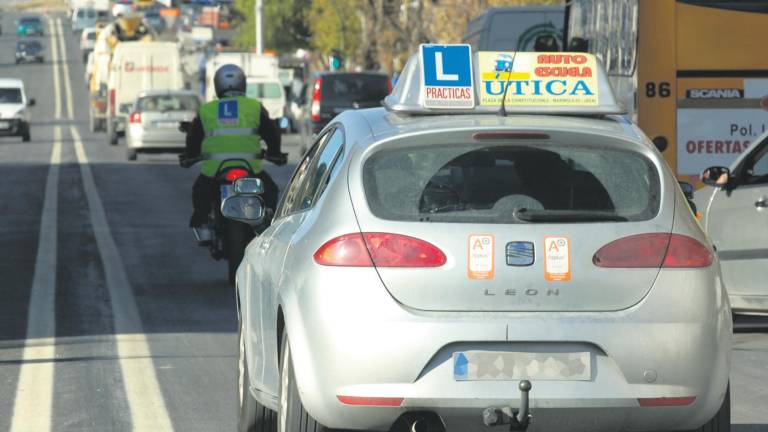 Autoescuelas al ralentí