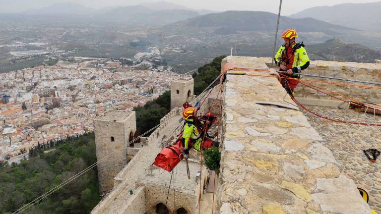 Así ha sido el simulacro de rescate de bomberos en el Castillo de Santa Catalina