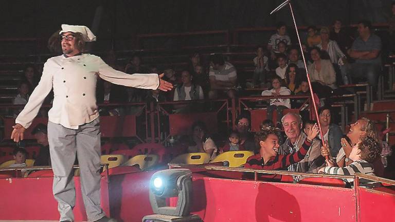 La magia del circo cautiva a los niños con sus animales