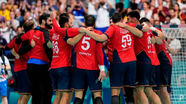La selección española de balonmano luchará por las medallas