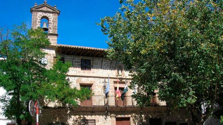 Cerca de mil personas continúan en la rave de Noalejo