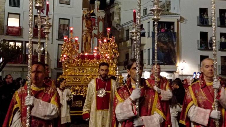 La Cofradía del Perdón pone rumbo a su templo con el corazón pletórico
