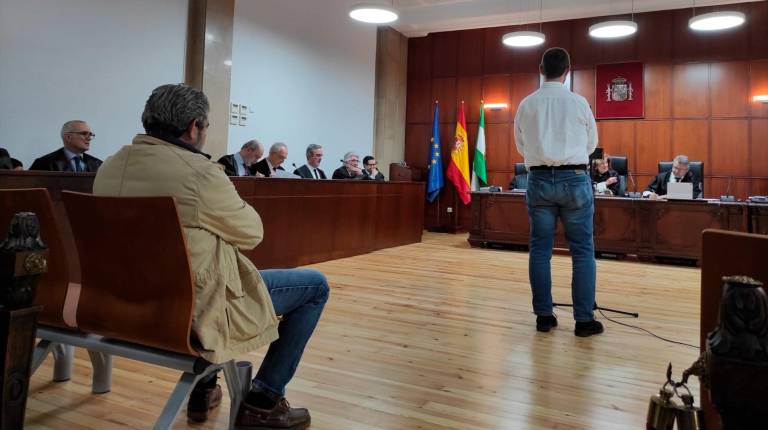 <i>Vista de los acusados durante el juicio, en una imagen de archivo. / Europa Press. </i>