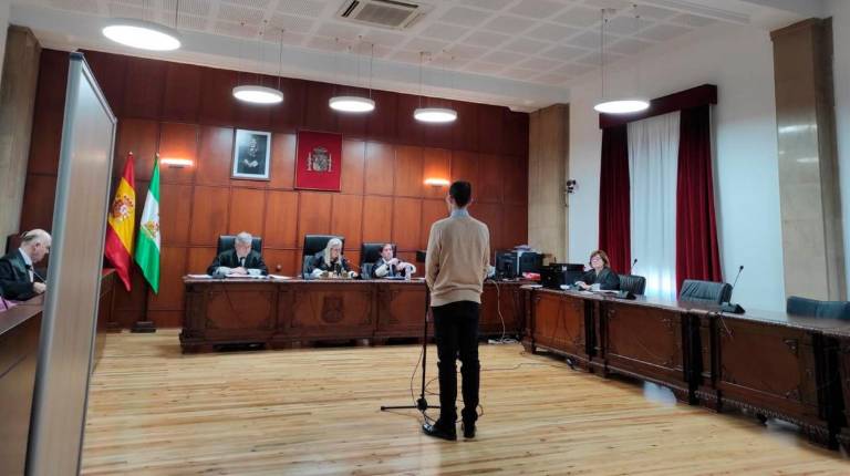 <i>El acusado prestando declaración durante el juicio, en imagen de archivo. / Europa Press. </i>
