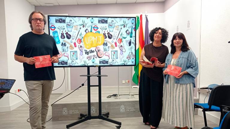 <i>José Manuel Higueras, Vito Jiménez y Nerea Izquierdo tras la presentación del catálogo de la UPM para el próximo curso. / Fran Miranda / Diario JAÉN.</i>