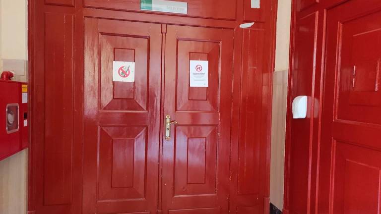 Puerta de acceso a la sala de vistas de la Audiencia de Jaén, en una imagen de archivo. / Europa Press. 