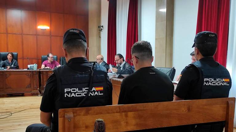 <i>El acusado del asesinato de una mujer en Sabiote durante una de las sesiones del juicio. / Europa Press.</i>
