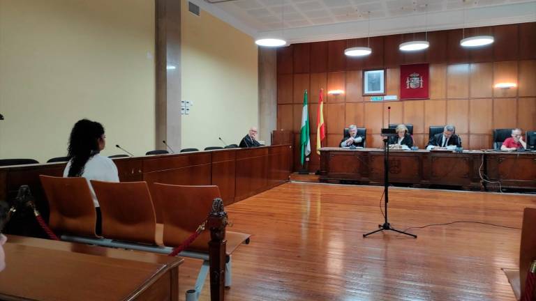 La Audiencia de Jaén suspende el juicio por el intento de homicidio de una mujer a su pareja