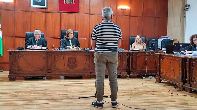 <i>El acusado prestando declaración en el juicio, en una imagen de archivo. / Europa Press. </i>