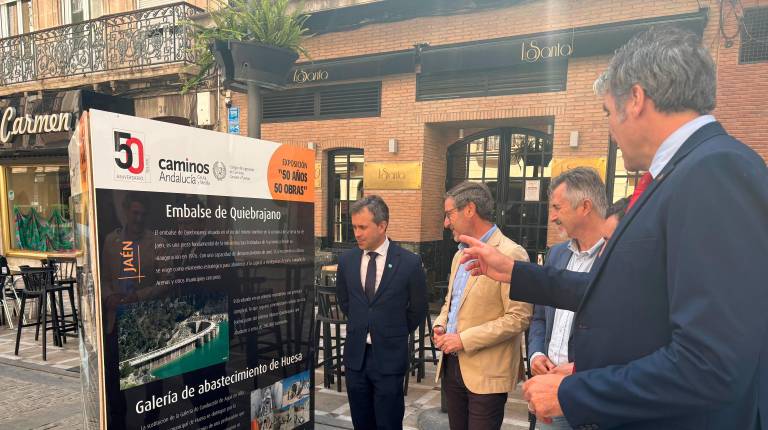 <i>La exposición “50 años - 50 obras”, que celebra el medio siglo de vida del Colegio Oficial de Ingenieros de Caminos, Canales y Puertos de Andalucía, Ceuta y Melilla. / Juanfran Paredes / Diario JAÉN.</i>