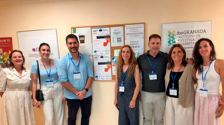 <i>Profesionales de la UGC de Salud Bucodental de Jaén de Enfermería Familiar y Comunitaria del Distrito Sanitario Jaén-Jaén Sur, dependiente del SAS. / Junta de Andalucía. </i>