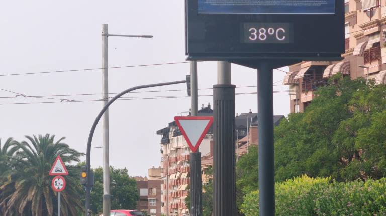 <i>Panel de temperatura en Jaén capital. / Agustín Muñoz / Diario JAÉN</i>