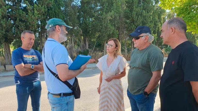 <i>María del Carmen Angulo visita Puente Tablas para comprobar los trabajos. / Ayuntamiento de Jaén.</i>