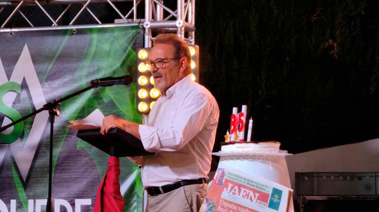 <i>Miguel Castro, presidente de la Asociación de Vecinos Valdeastillas, durante su intervención. / Agustín Muñoz / Diario JAÉN.</i>