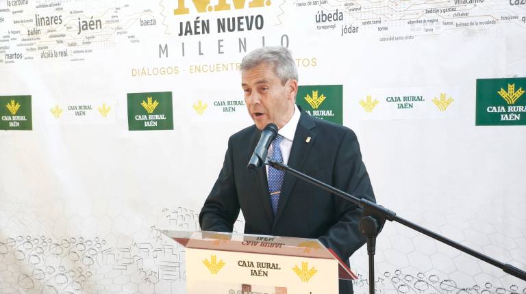 <i>Santiago Rodríguez durante su intervención en la nueva edición de los Diálogos “Jaén Nuevo Milenio”. / Agustín Muñoz / Diario JAÉN.</i>