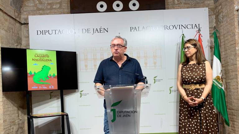 <i>Rafael Cámara y África Colomo durante la presentación. / Pablo Espinosa Luna / Diario JAÉN.</i>