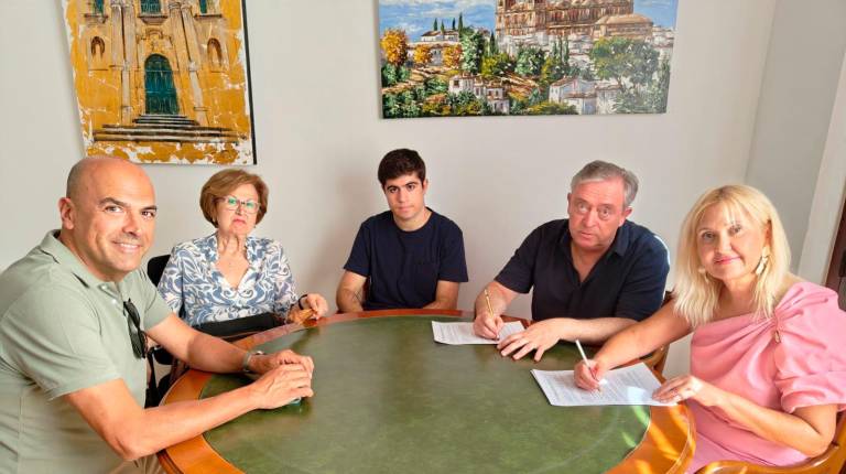 <i>Firma del convenio de concensión demanial del inmueble. / Ayuntamiento de Jaén.</i>