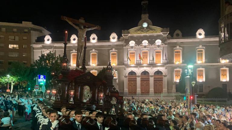 Los mejores momentos de la procesión extraordinaria de la Buena Muerte por su centenario
