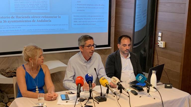 <i>Maria Espejo, Juanma Camacho y José María Mesbailer. / Pablo Espinosa Luna / Diario JAÉN.</i>