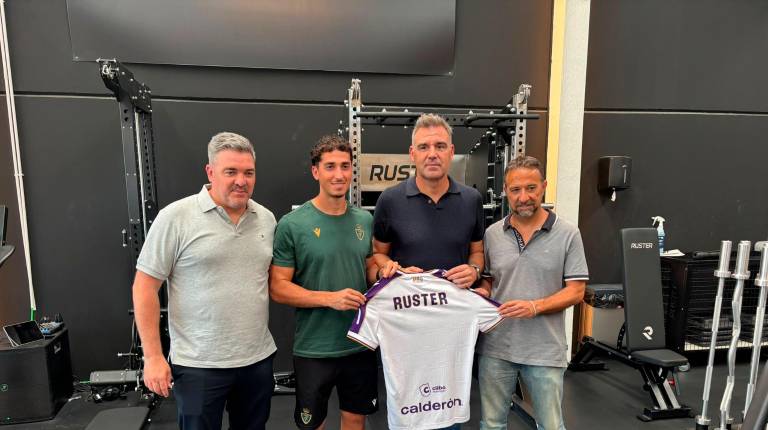 <i>Pedro Martínez, Alejandro Pérez, Fran Anera y Juan Gambero en las instalaciones de Ruster. / Álex Gómez / Diario JÁEN. </i>