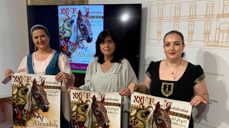 <i>Yolanda Caballero, Francisca Medina y Gemma Bermúdez, en la presentación. / Pablo Espinosa Luna / Diario JAÉN.</i>