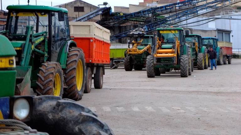 Los agricultores sacan sus tractores ante el covid-19