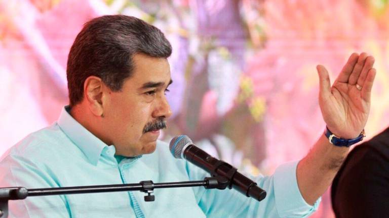Maduro valora la “capacidad defensiva integral” de Venezuela