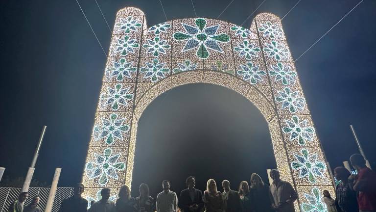 Las luces de San Lucas preludian la cabalgata de Feria de este 12 de octubre