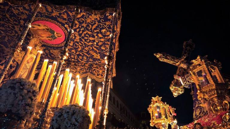 “El Abuelo” regresa al Camarín: las mejores imágenes de su recorrido de Viernes Santo